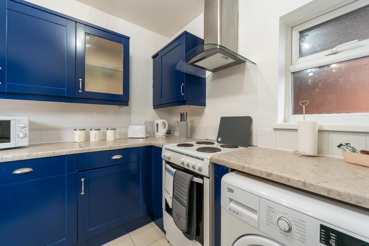 J'S Home Away From Home Fresh 2 Bedroom Garden Parking キングストン・アポン・ハル エクステリア 写真