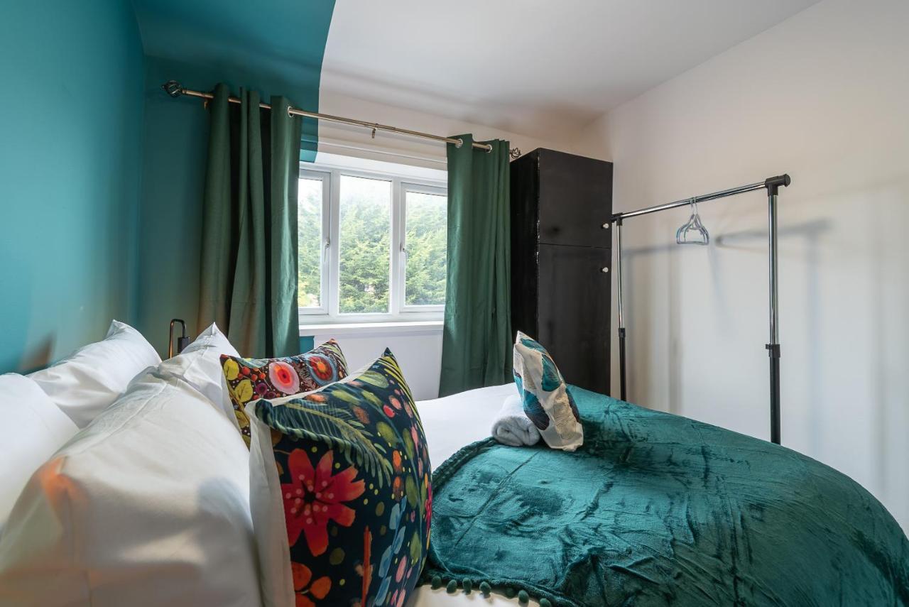 J'S Home Away From Home Fresh 2 Bedroom Garden Parking キングストン・アポン・ハル エクステリア 写真