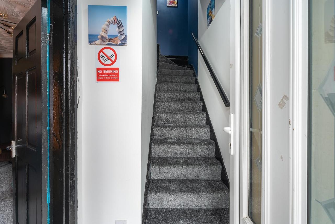J'S Home Away From Home Fresh 2 Bedroom Garden Parking キングストン・アポン・ハル エクステリア 写真